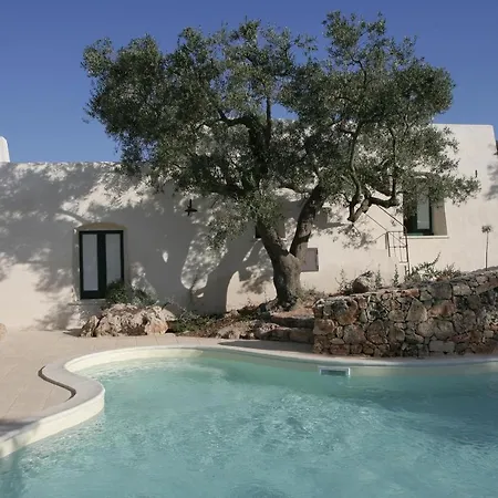 Tia Pool Trullo Ракале