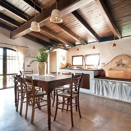Tia Pool Trullo * Ракале